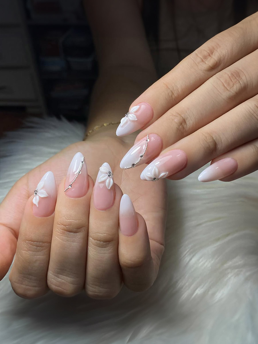 Unique Nails Lounge in Longview